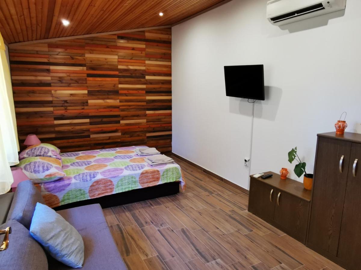 Apartment Kika Liznjan Exterior photo
