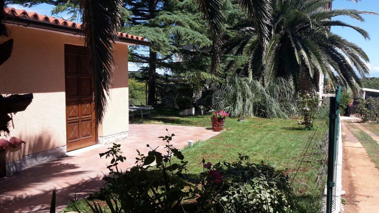 Apartment Kika Liznjan Exterior photo