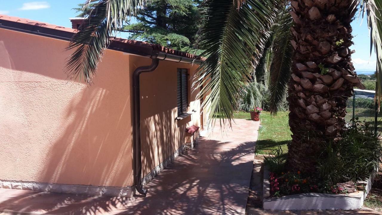 Apartment Kika Liznjan Exterior photo